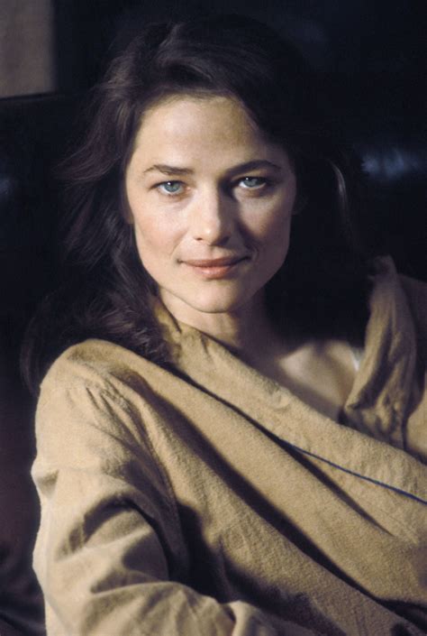 Charlotte Rampling, 13 beauty look che la confermano eterna icona di