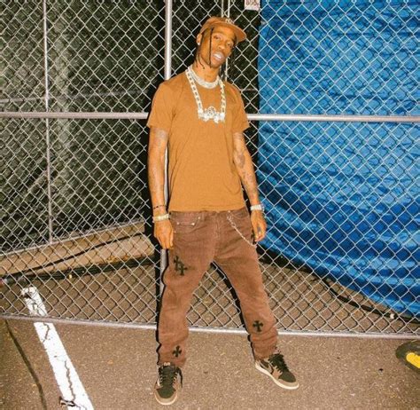 Трэвис Скотт впервые выступил после трагедии на фестивале Astroworld ...