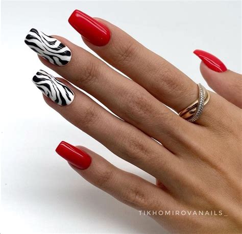 Красный маникюр | Zebra nails, Classic nails, Red tip nails