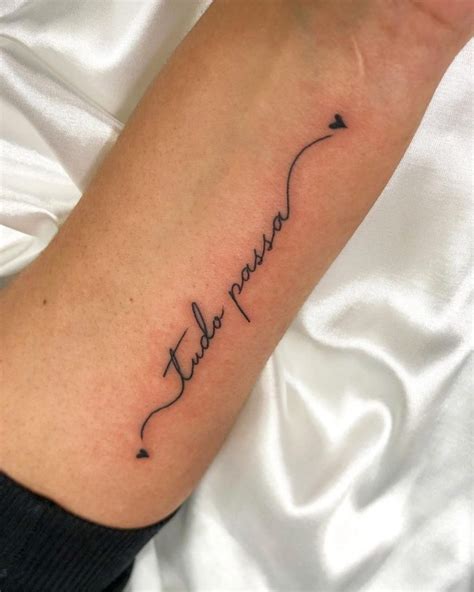 Tatuagens Escrito Tudo Passa - Tatuagem tudo passa: 80 ideias para usar como inspiração