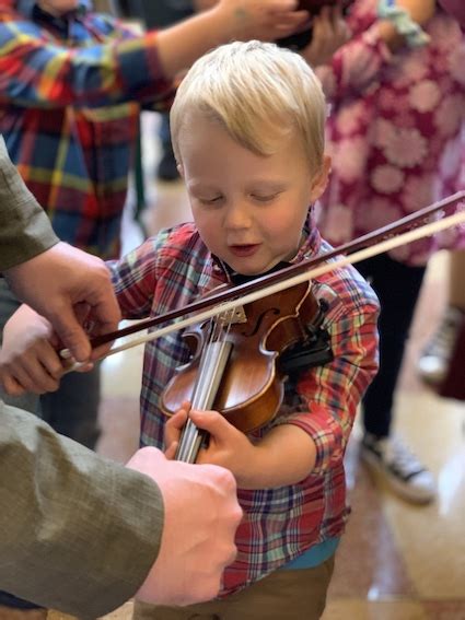 What size violin does my child need? - Violin Lounge