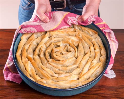 Празнична баница с лапад - топла и вкусна баница