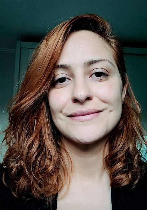 Kelly Oliveira – Medium