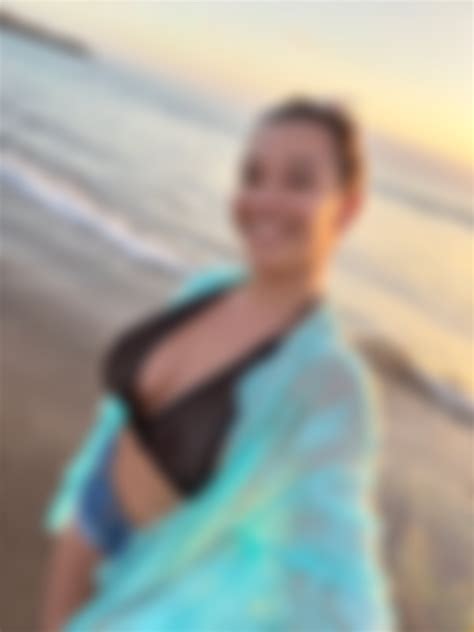 nothing better than a walk on the beach : Estefania_ha