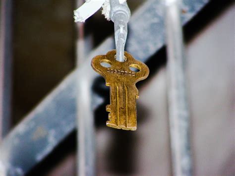 photo key alcatraz  metal security  image  pixabay