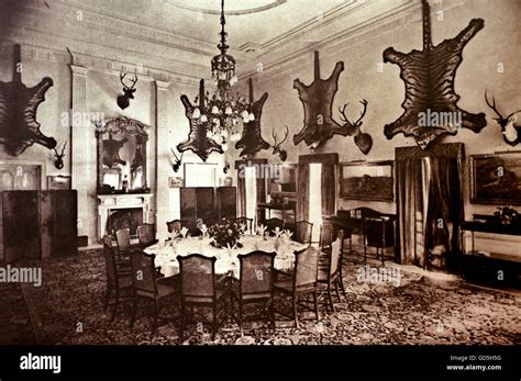 Hunting lodge hi-res stock photography and images - Alamy