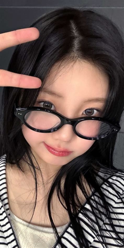 ㅤ on Tumblr: wonhee ꒰ illit ꒱ lockscreens