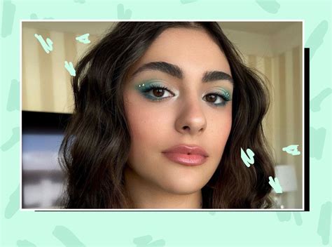 7 Green Eye Makeup Looks To Bookmark For Fall '22 | POPxo