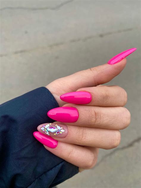 Малиновый маникюр | Nails, Convenience store products, Beauty