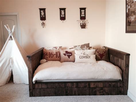 Day Bed | Diy daybed, Wood daybed, Home