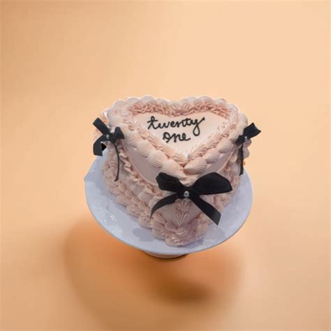 Vintage Charm Cake – Cake Glory