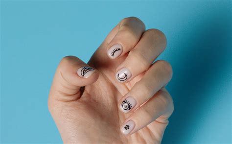 How to apply nail stickers - Booksy.com