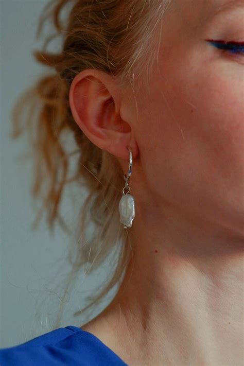 Серебряные серьги-кольца с подвеской из жемчуга – купить онлайн на ...