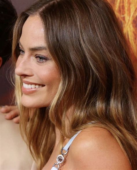 Summer trends will prioritize dark blonde hair with highlights 25