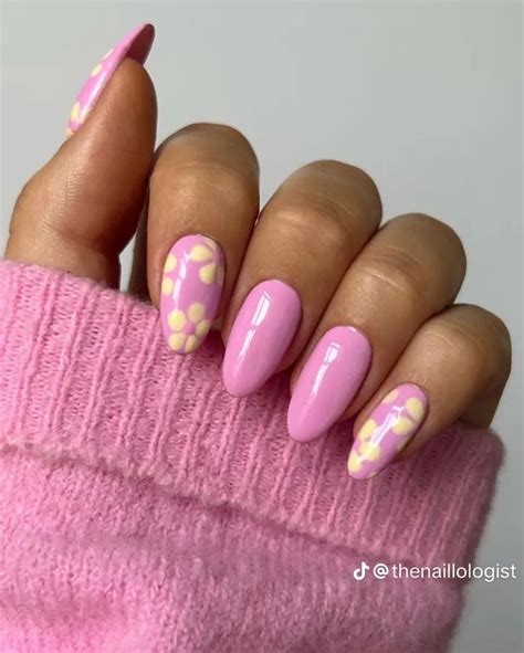 cute spring nails ideas  brighten  season  cozy glow