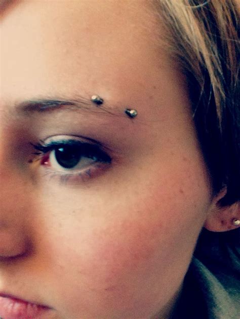 Rad horizontal eyebrow piercing | Eyebrow piercing, Piercing, Piercings