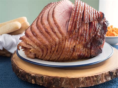 how to carve a spiral ham 1