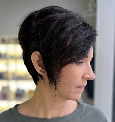 Flattering Asymmetrical Pixie Cuts for a Modern Look