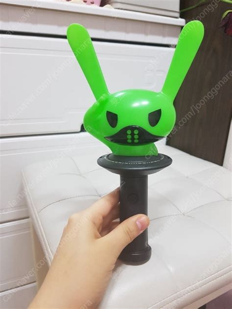 Лайтстик группы NewJeans похож на лайтстик B.A.P? - YesAsia.ru