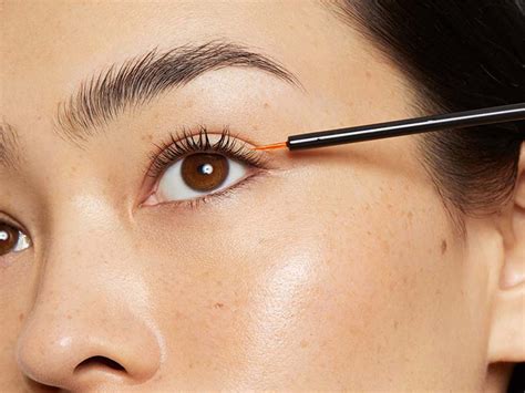 Do Lash Serums Work? Two Experts Weigh In | Chatelaine