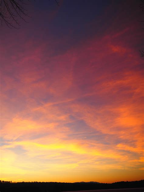 Maine Sunset on a lake : r/sunset