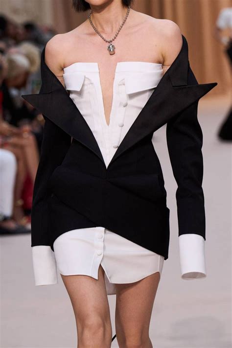 fashion-runways | Runway fashion, Couture fashion, Fashion outfits