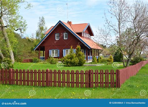 Сельский дом в Nida, Литве стоковое фото. изображение насчитывающей ...