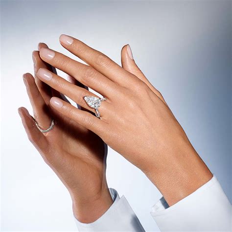 Diamond Engagement Rings: Which Gold to Choose - Messika