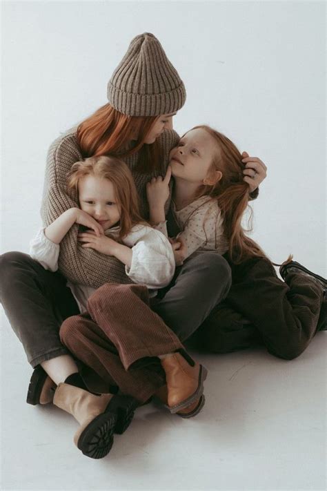 Pin by …Cycy… on Aesthetics | Family photoshoot, Mommy and me photo ...