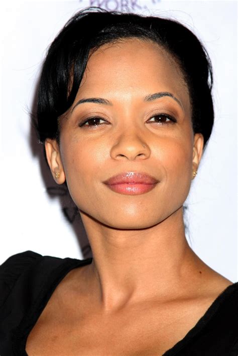 LOS ANGELES, OCT 10 - Karrine Steffans-McCrary arrives at the Evening