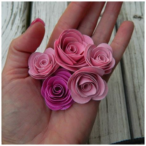 http://www.ivetule.cz/2014/10/ruze-z-papiru-navod.html | Diy flowers ...
