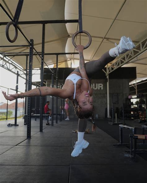 Curiouslyman - Nature’s Gymnasts: Gorals and Their Gravity-Defying