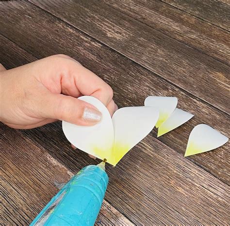 Paper Plumeria Step-by-Step Guide by downtownsummerlin - Issuu