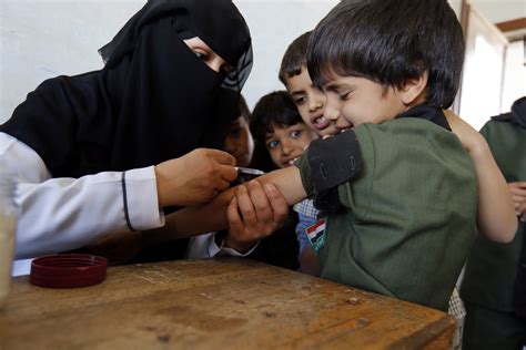 Measles outbreak: As Americans reject vaccines, health workers abroad ...