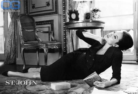 Angelina Jolie nude pictures, onlyfans leaks, playboy photos, sex scene