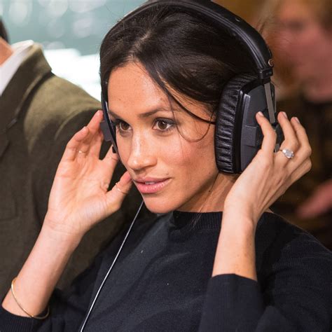 What's The Buzz? Decoding Meghan's Mole Twitter Frenzy Image 15