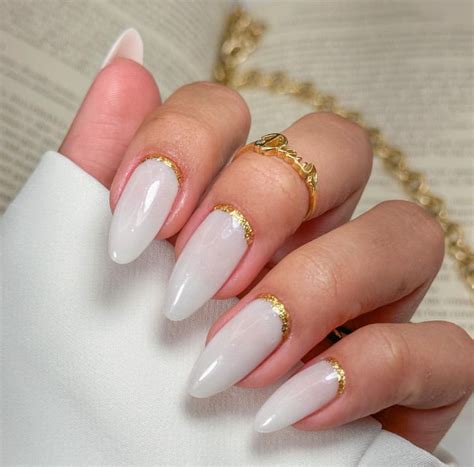 Unhas Branco E Dourado - Branco e dourado nas unhas: 18 inspirações de nail art que une leveza e ...