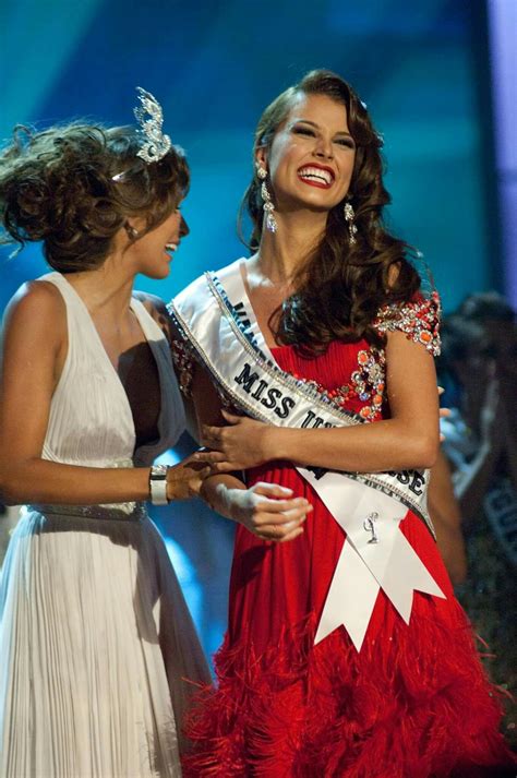 Pin by Maria Santos on a | Pageant, Beauty pageant, Pageantry