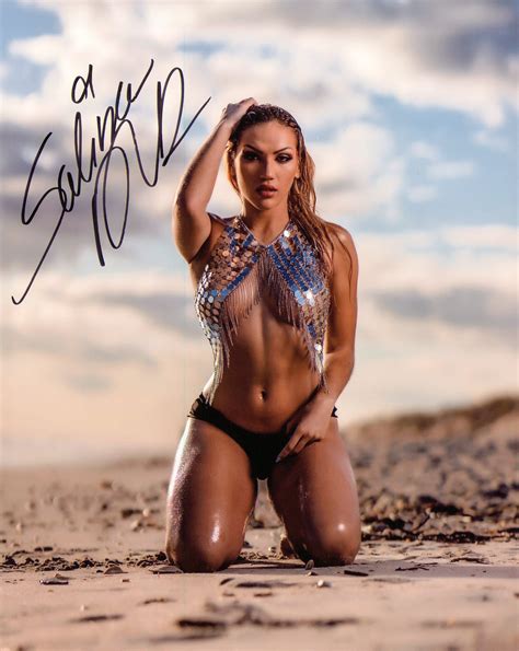 Salina de la Renta signed 8x10 Photo – Signed By Superstars