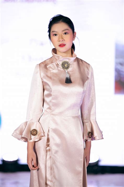 Hanoi hosts Ao Dai fashion show by Italian designer