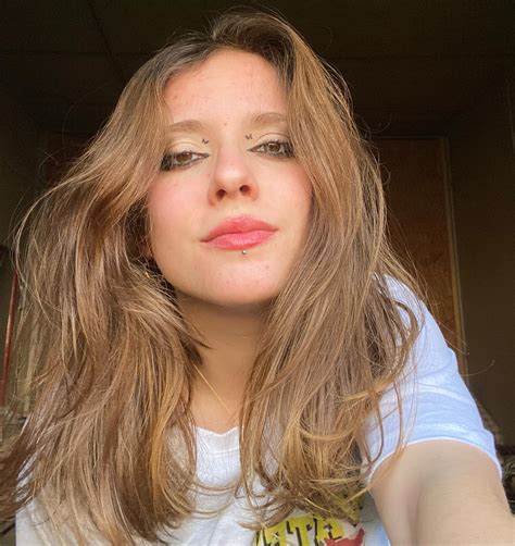 Emanuelle 🥀 | 🍯🦋 | Instagram