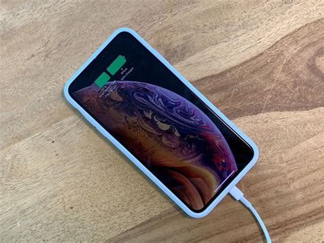 Does Apple's Smart Battery Case come with a charging cable? | iMore