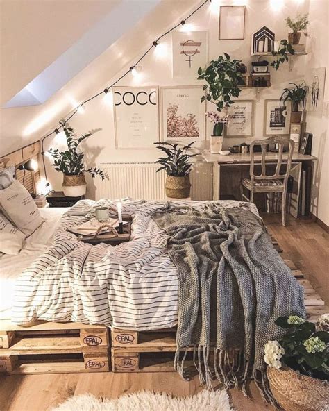 Bedroom slanted ceiling – Artofit