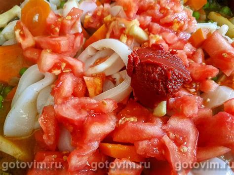 Кальмары, тушенные с зеленым горошком и морковью. Рецепт с фото