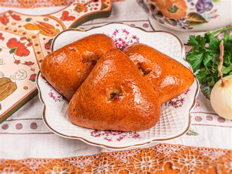 Пирожок с мясом за 125 ₽ с доставкой - купить по низкой цене в ...