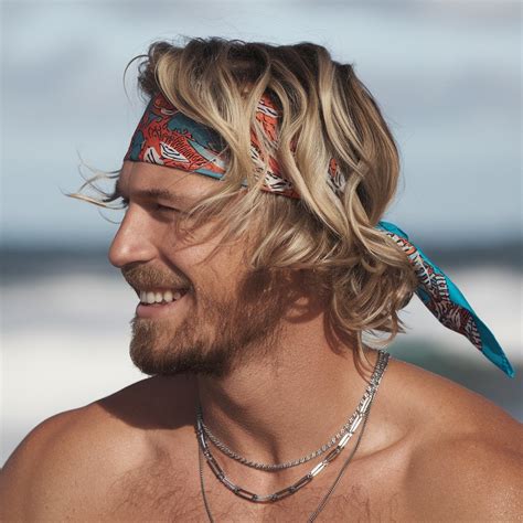 Corte De Cabelo Surf - 10 Ideias de cortes de cabelo de surfista para uma experiência de praia ...