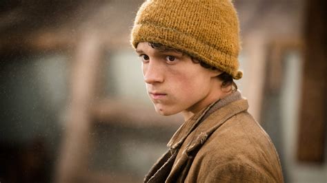 Tom Holland Reveals He Is Taking A Break From Acting | GIANT FREAKIN ROBOT