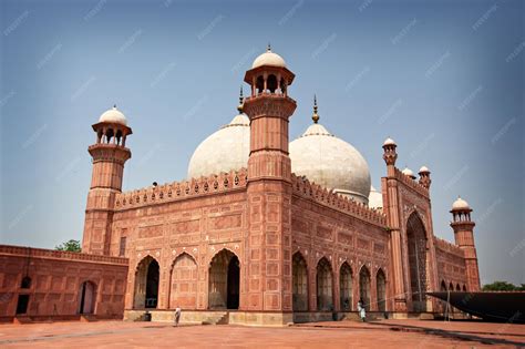 badshahi mosque mughal era congregational mosque  lahore