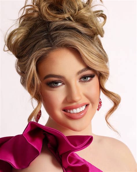 Ashley Long | Marketing Expert + Photographer | Miss Teen Volunteer