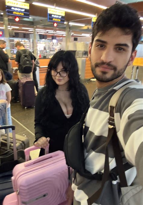 Nevşin Mengü'nün Yayınına Pedro ve Süt Katıldı - Onedio